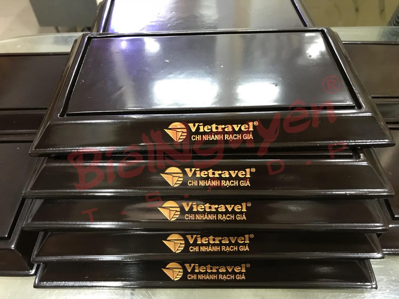 Khắc laser composite